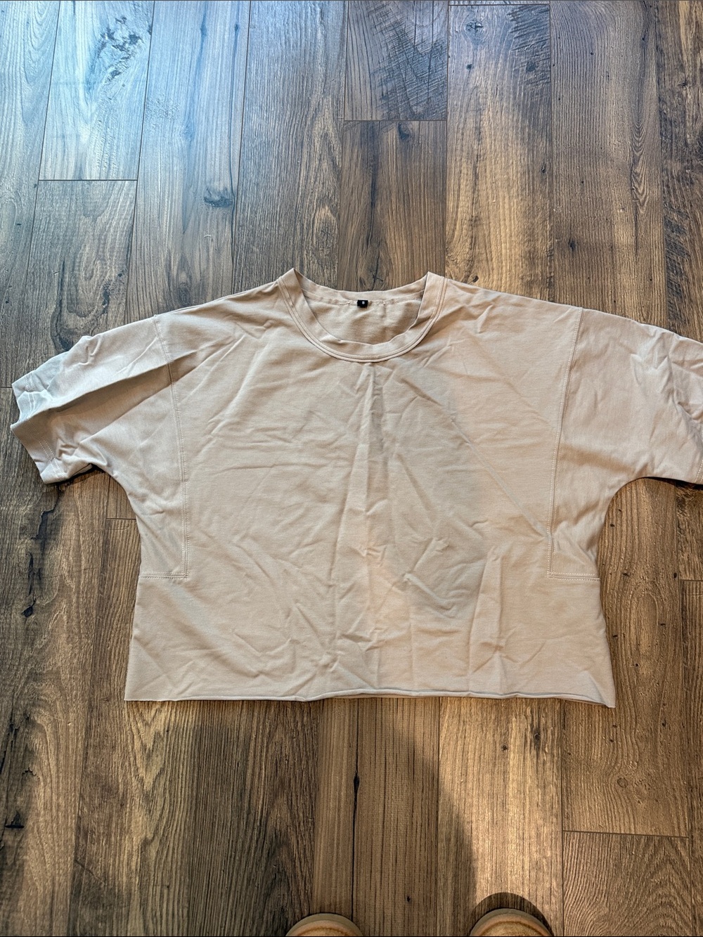 Cropped Boxy Women’s Tee in Light Beige/Gray
